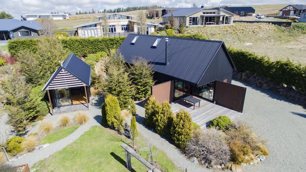 The Black House With Stunning Outdoor Bath Lake Tekapo Eksteriør bilde