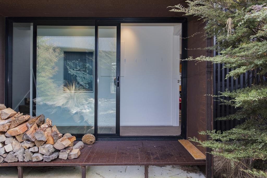 The Black House With Stunning Outdoor Bath Lake Tekapo Eksteriør bilde
