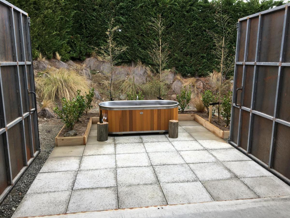 The Black House With Stunning Outdoor Bath Lake Tekapo Eksteriør bilde